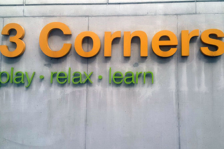 3 corners image